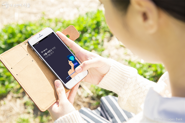 서울시는 ‘서울지갑’ 앱을 통해 주요 전자증명서 7종에 대한 신청‧발급 서비스를 시작한다.